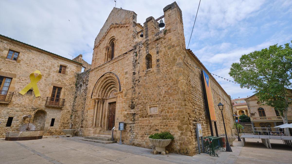 Façana de Santa Maria de Lladó.