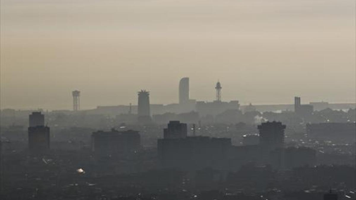 Contaminación 8 Barcelona, vista desde uno de los miradores de la carretera de las Aigües.