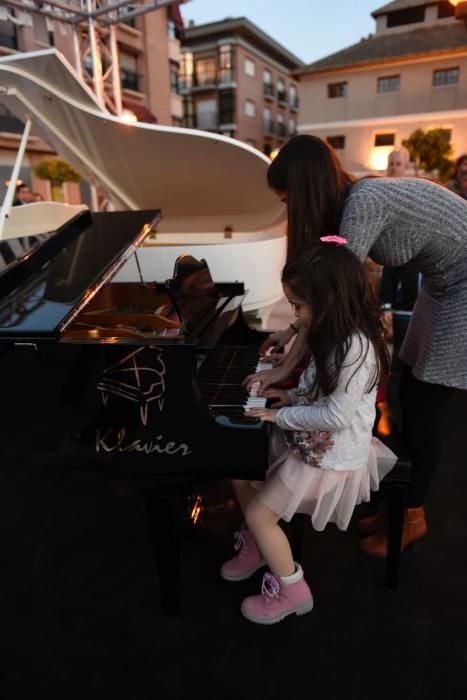 'Pianos en la calle' Paseo Escultor González Moreno