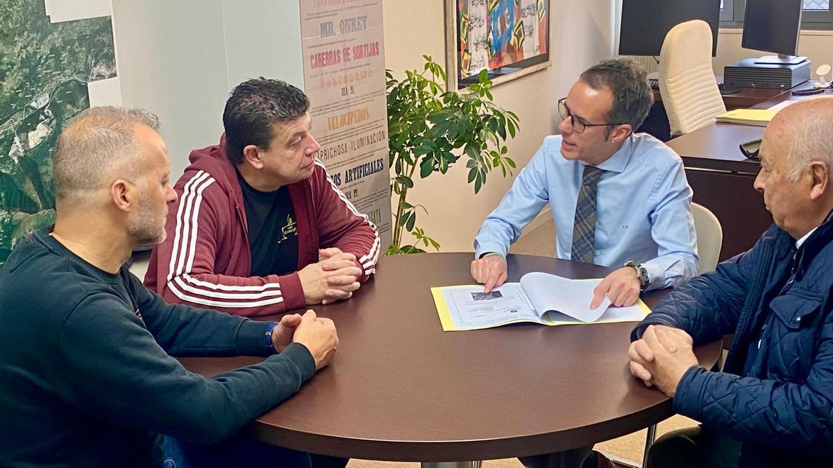 Nacho Cuesta ultima el informe para pedir reabrir el enlace de la AS-II en La Corredoria