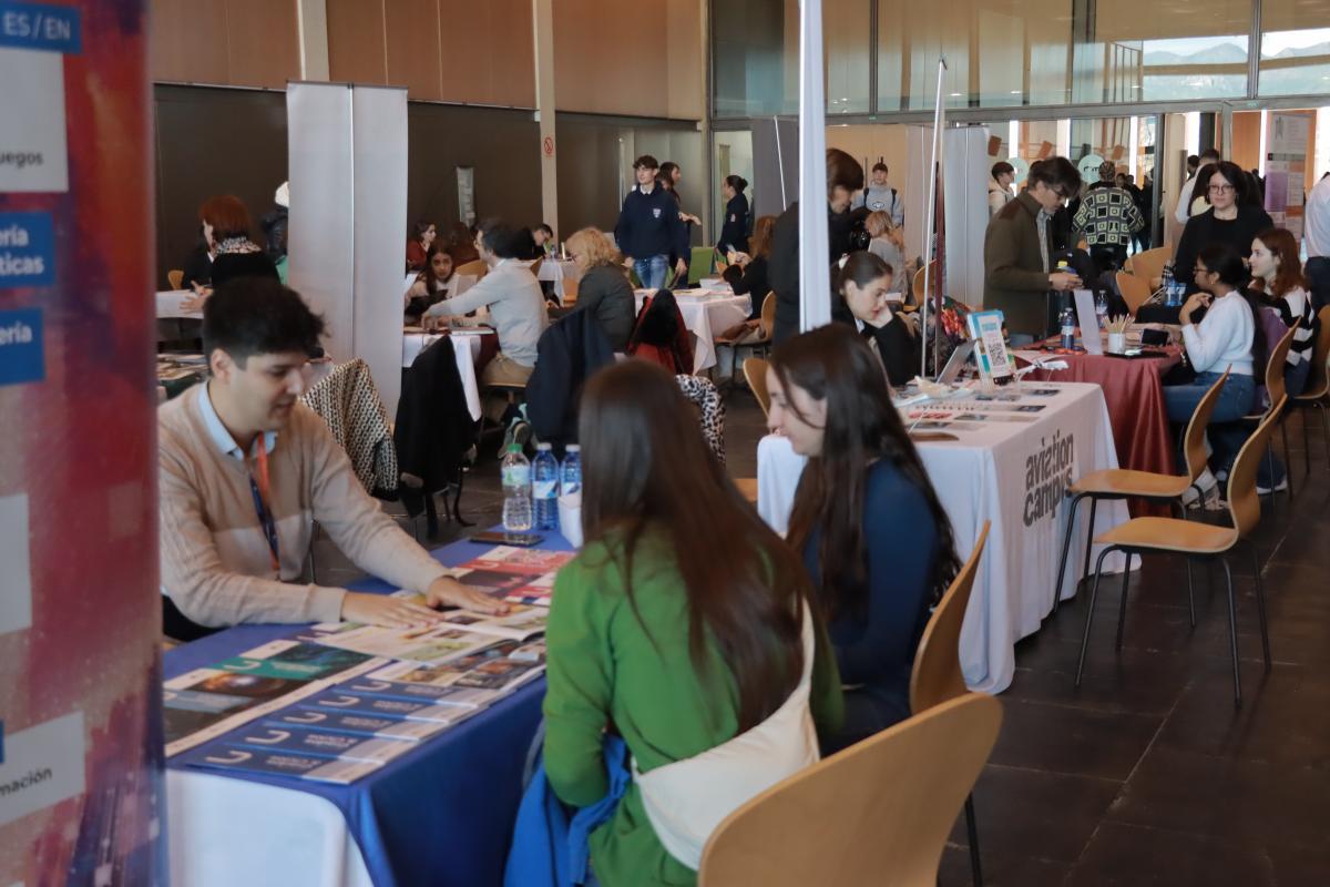 El Auditori de Castelló reunió a cerca de 35 centros de formación para dar a conocer su oferta a los estudiantes.