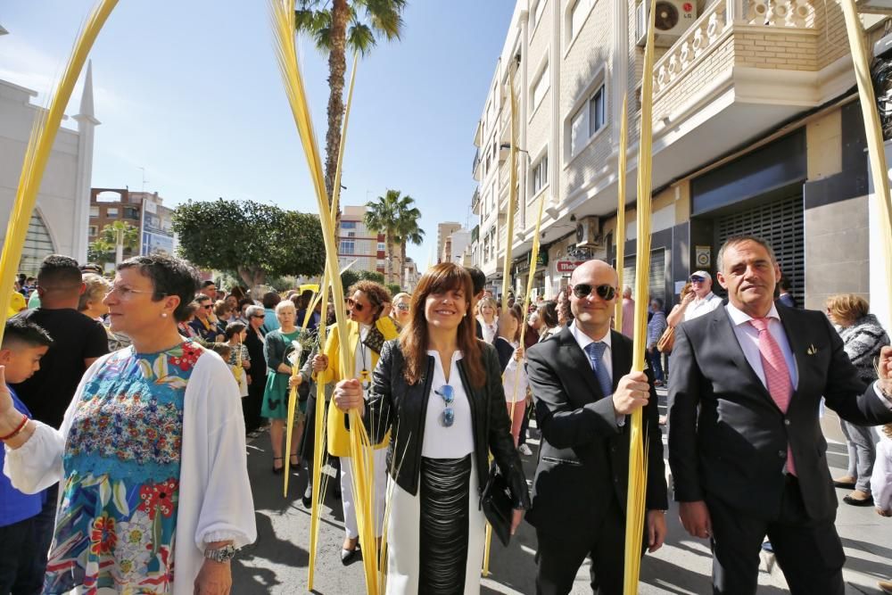 La procesión recorrió el itinerario entre la iglesia del Sagrado Corazón y la Inmaculada en Torrevieja