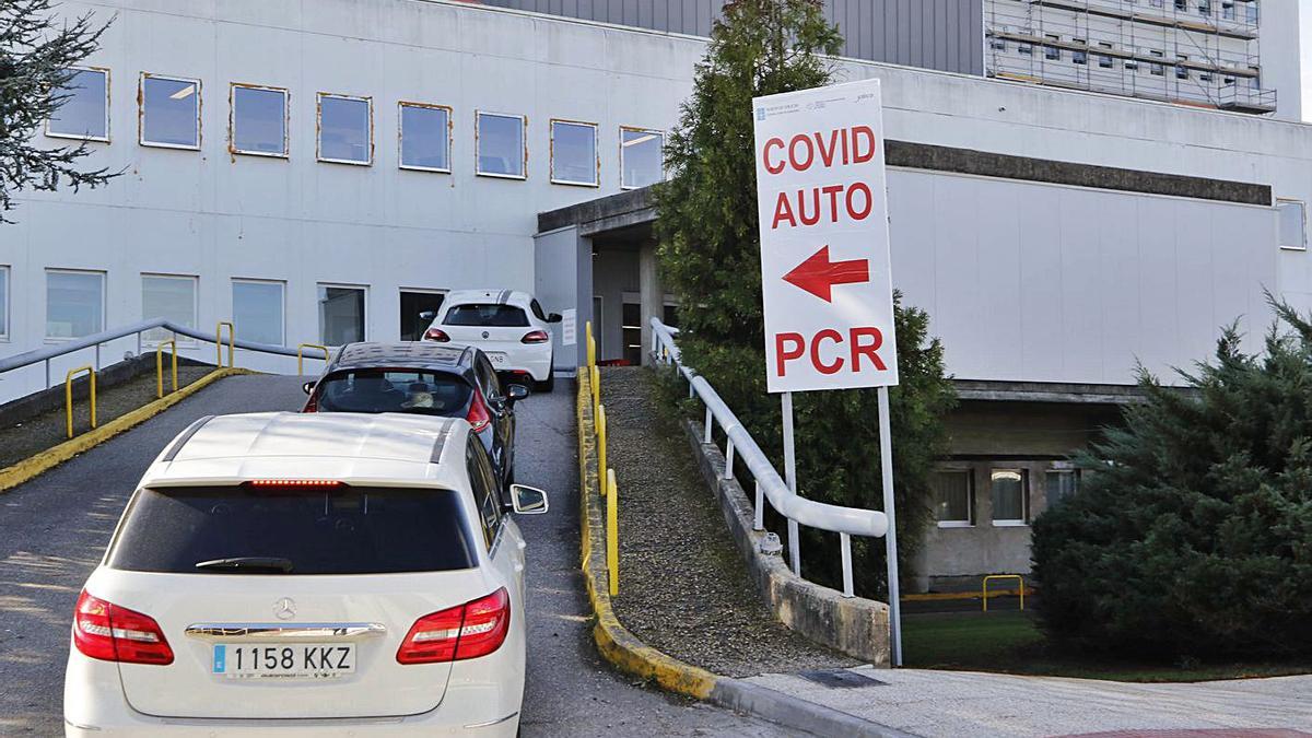 Conductores acuden a  hacerse la prueba al COVID- Auto del Meixoeiro.