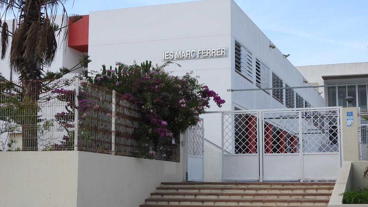 Entrada al IES MArc Ferrer, en  Formentera.