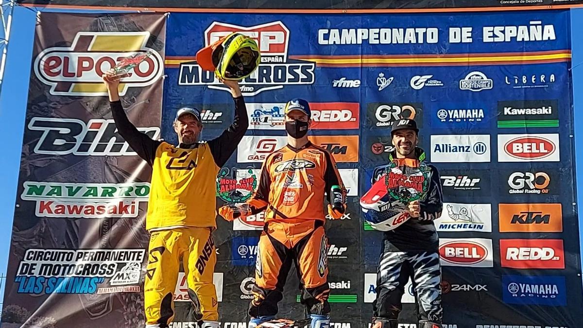 Jonathan Márquez, en el centro, campeón de MX3.