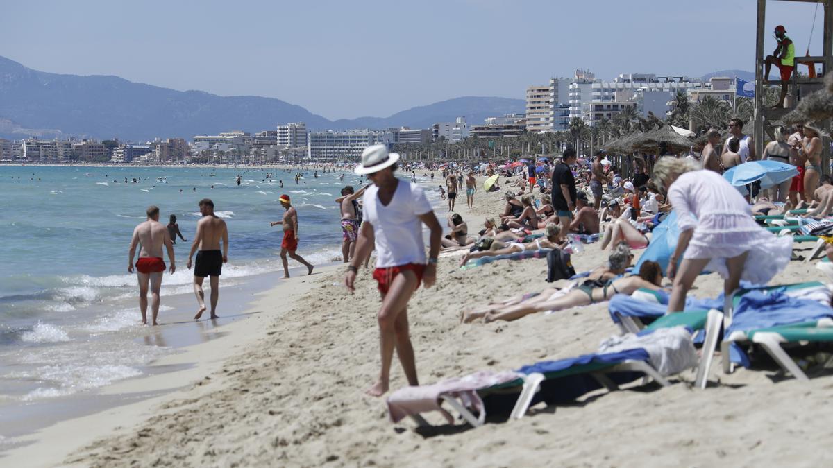 Die Saison auf Mallorca läuft gut an. Der Strand von Arenal am 26.Juni 2021.