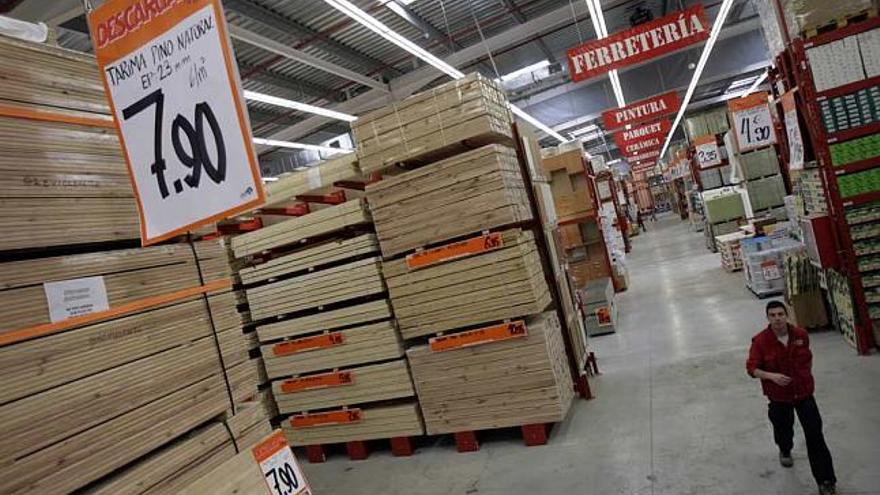 La tienda Brico Depôt de Crevillent abre hoy sus puertas al público con 15.000 productos de bricolaje y construcción