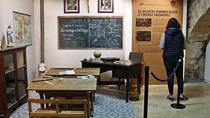 Reconstrucció d&#039;una aula de l&#039;escola franquista a l&#039;exposició.