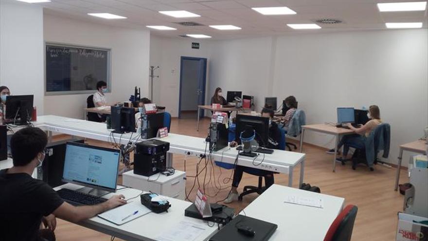 La escuela taller recupera el trabajo presencial en las aulas