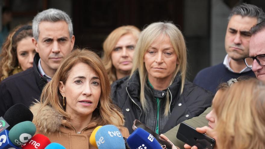 La ministra de Transportes, Raquel Sánchez, el vicepresidente de Cantabria, Pablo Zuloaga y la alcaldesa de Castro, Susana Herrán