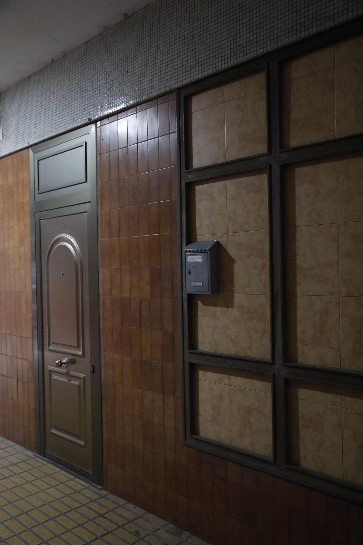 Los residentes de bajos comerciales convertidos en vivienda en Gijón, en imágenes