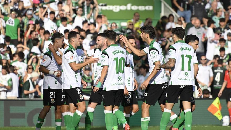Un triplete de Zabiri da la victoria al Racing ante un Elche que mejoró en el segundo tiempo