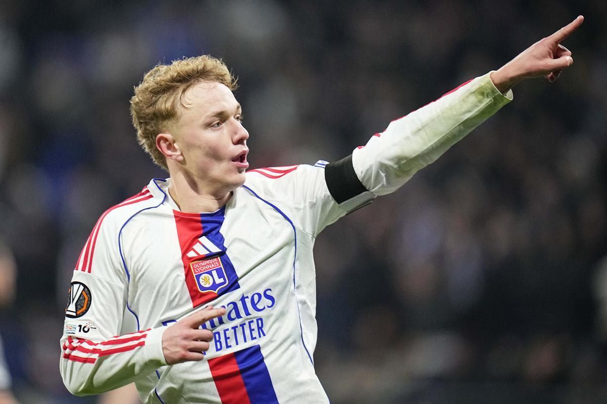 Lyon's Adam Karabec celebrates after scoring his side's third goal during the Europa League soccer match between Lyon and PAOK in Lyon, France, Thursday, Jan. 29, 2026. (AP Photo/Laurent Cipriani)