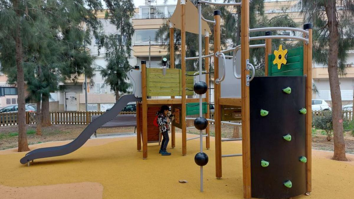 Se ha abierto una nueva zona de juegos infantiles.