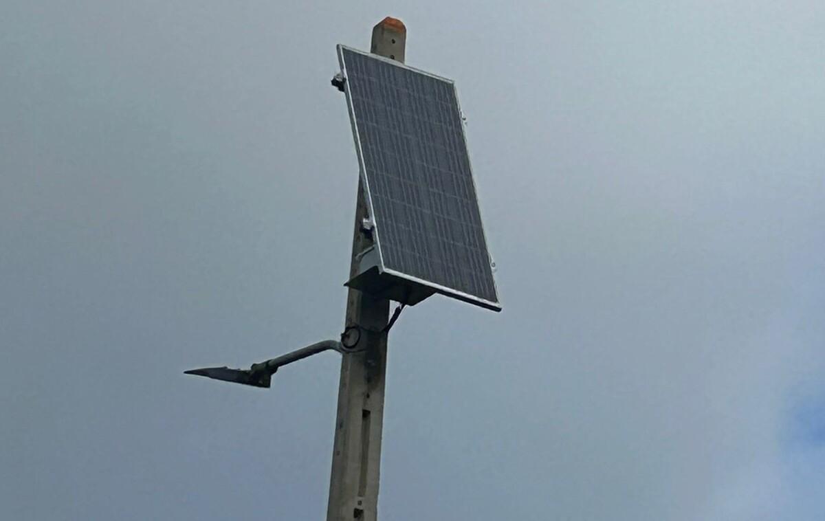Unha farola solar como as instaladas en varias parroquias de Silleda
