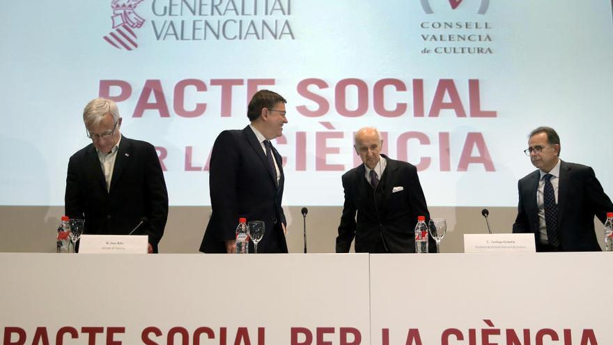 Ribó, Puig, Grisolía y Corma, en la firma.