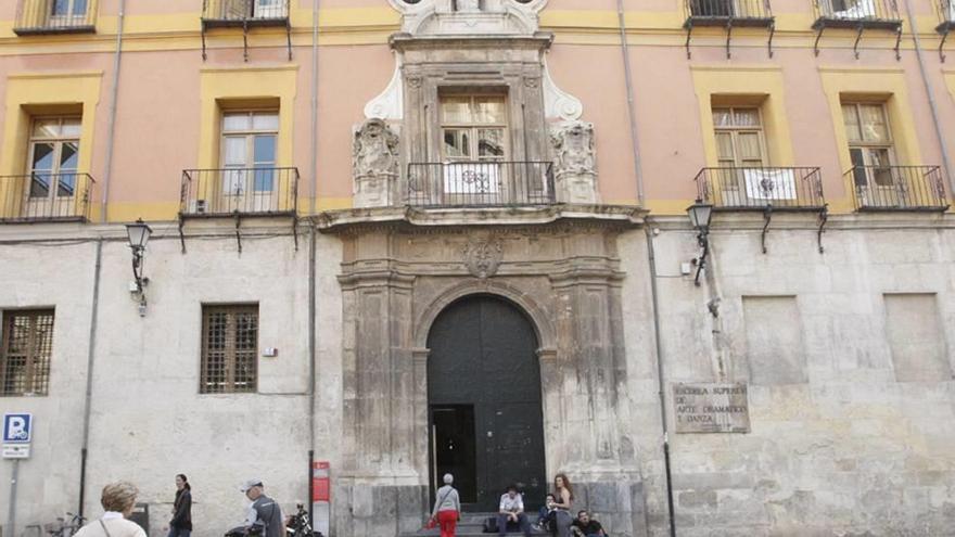 Arte Dramático comparte edificio con el Conservatorio de Danza.