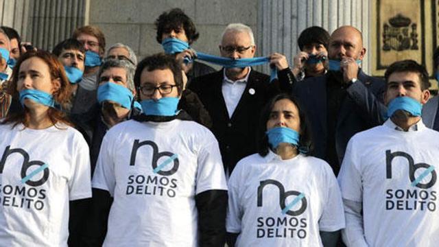 Manifestantes en las puertas del Congreso
