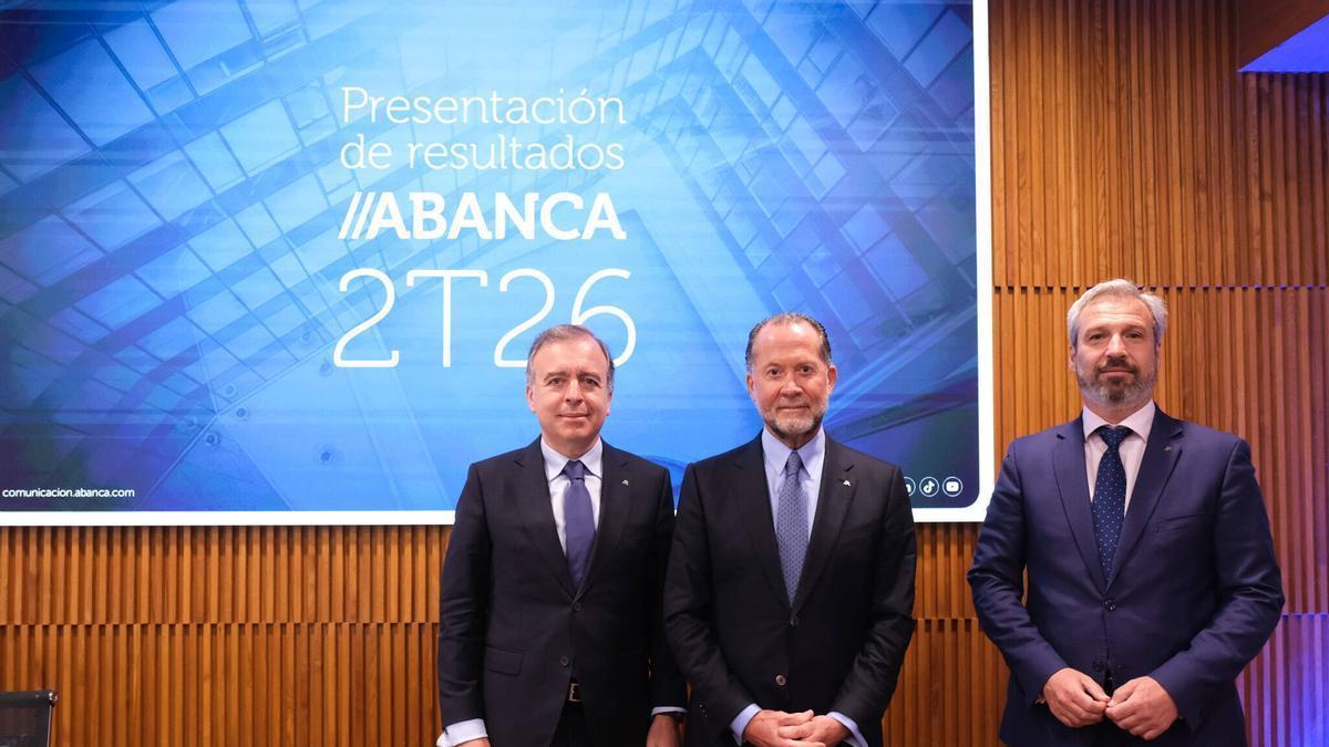 Francisco Botas, Juan Carlos Escotet y Alberto de Francisco Guisasola, este lunes.