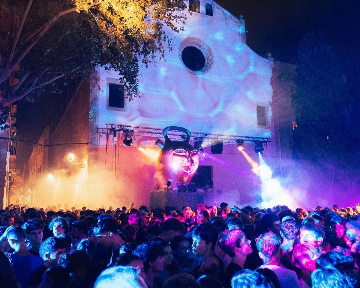 La Revetlla Il·luminada, la nit del 18 al 19 dagost, és un dels plats forts de Sant Magí a Tarragona. La Revetlla Il·luminada, la nit del 18 al 19 dagost, és un dels plats forts de Sant Magí a Tarragona.