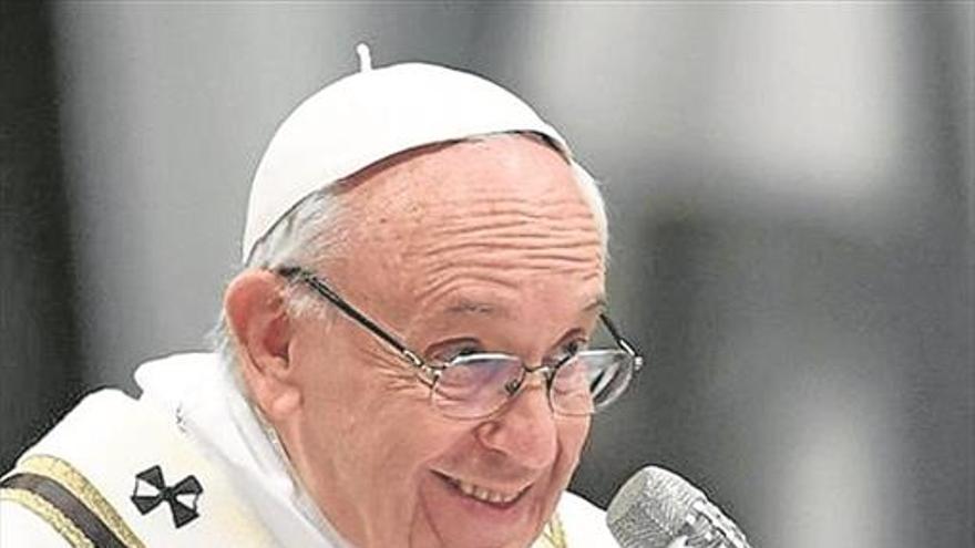 El papa Francisco lava los pies a reclusos de una cárcel para exmafiosos