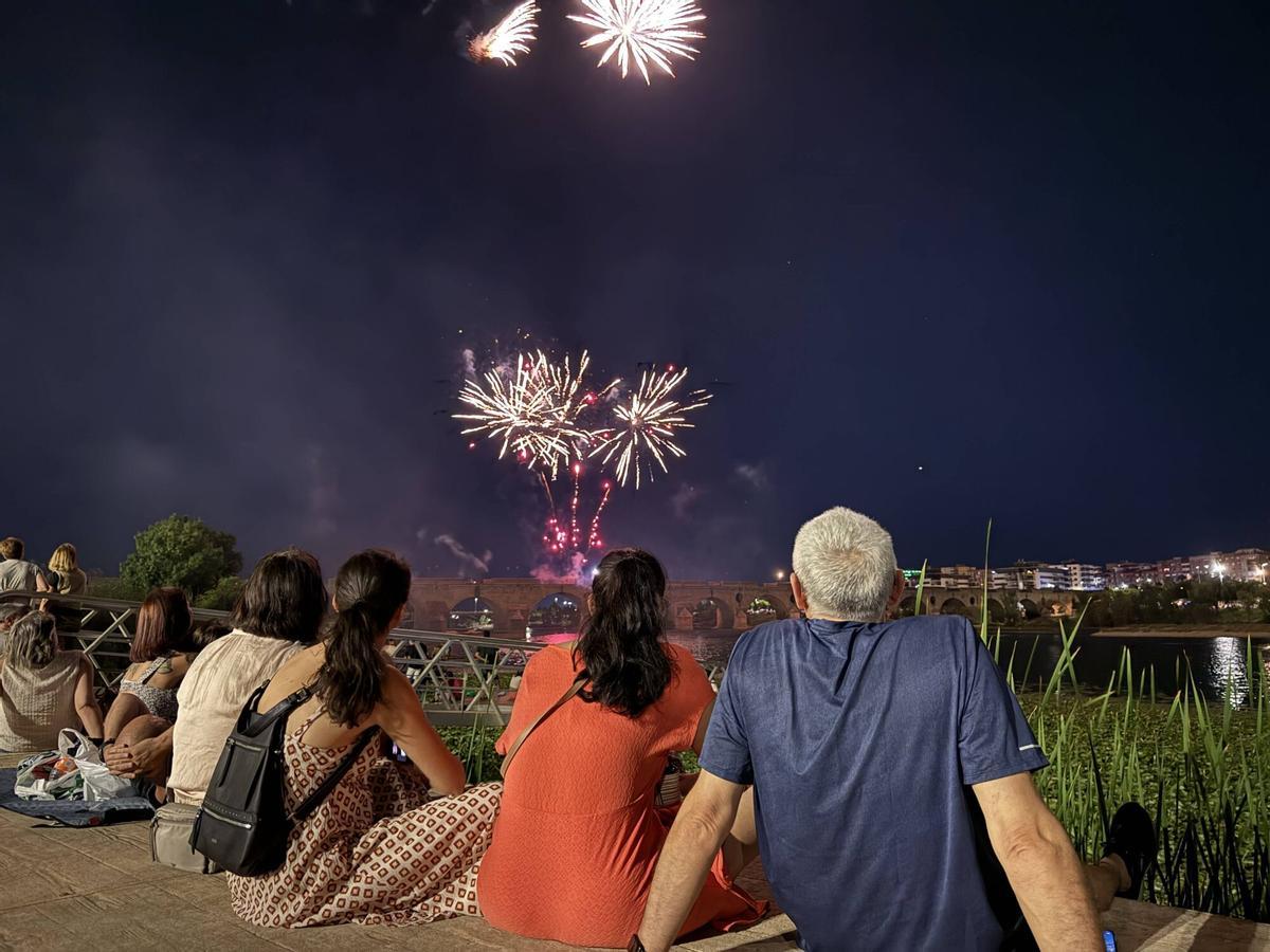 Las imágenes de los fuegos artificiales de Badajoz