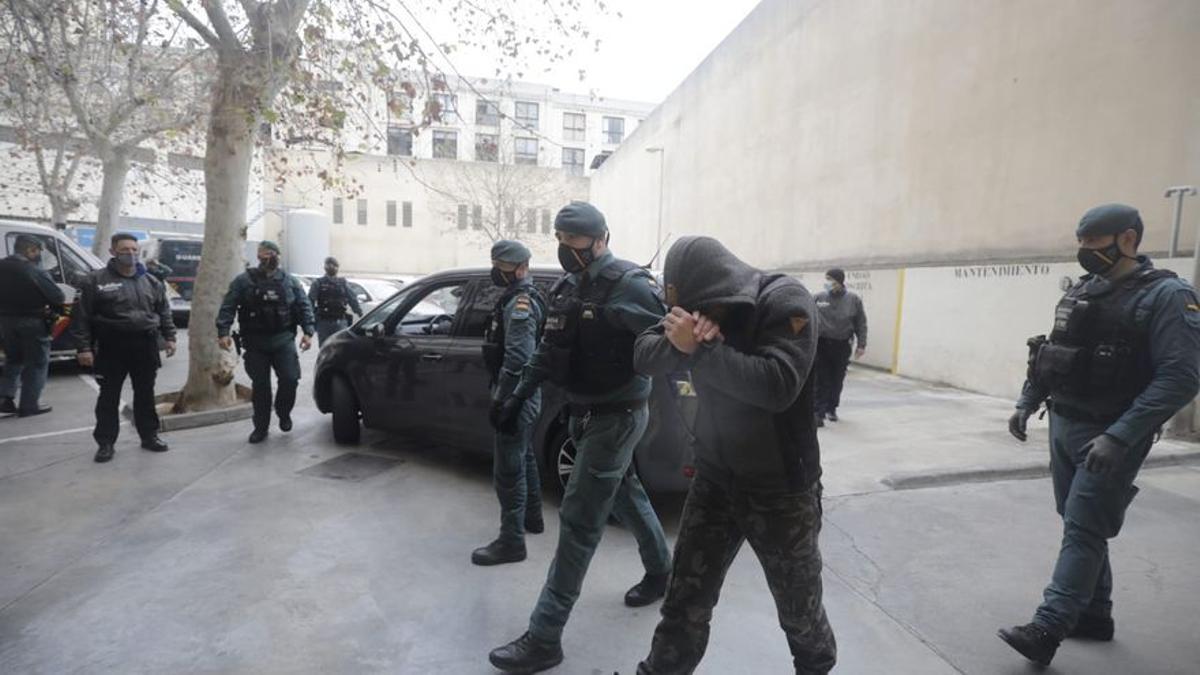 Los cuatro guardias civiles detenidos por el espionaje a una mujer en Mallorca pasan a disposición judicial. / G. BOSCH