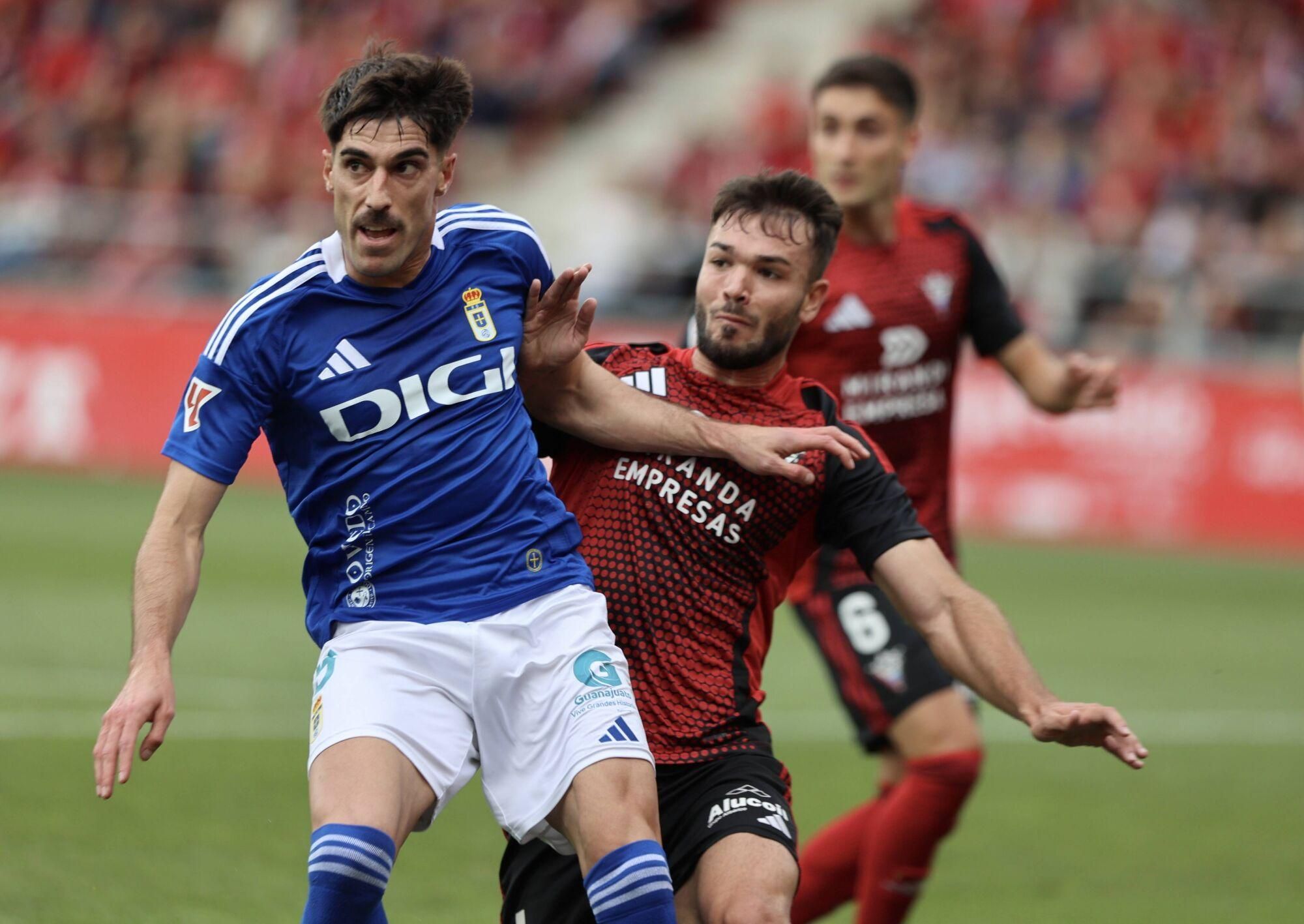 EN IMÁGENES: Ambientazo en el primer partido de la final por el ascenso a Primero entre Mirandés y Real Oviedo