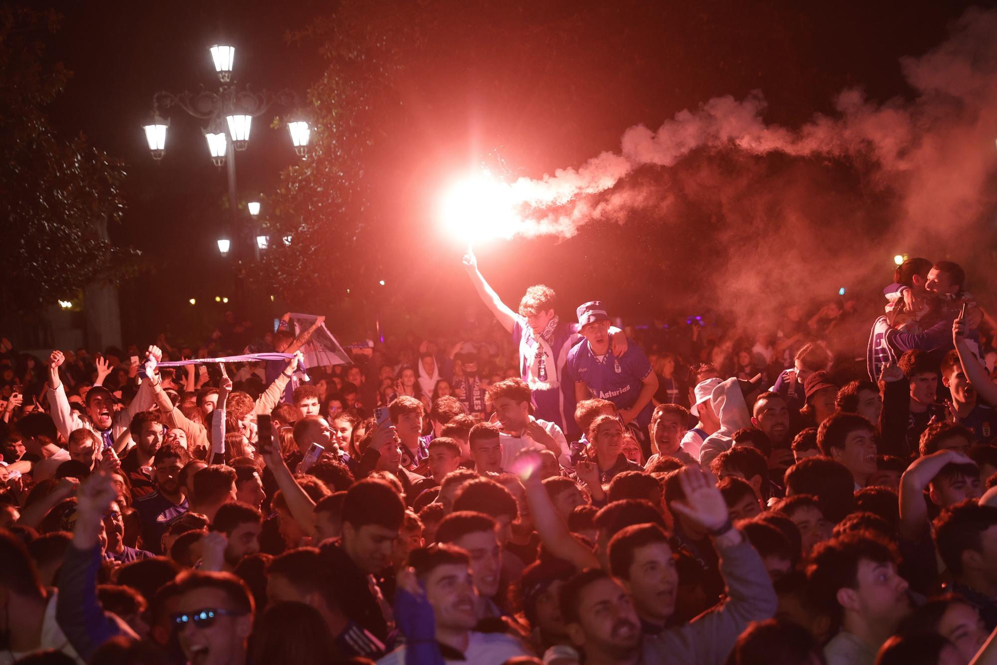 EN IMÁGENES: Así se desato locura azul en La Escandalera durante el derbi asturiano