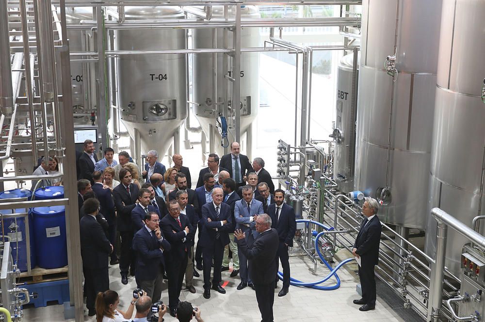 Representantes políticos e institucionales de Málaga acudieron al acto oficial de inauguración de la fábrica de Cerveza Victoria