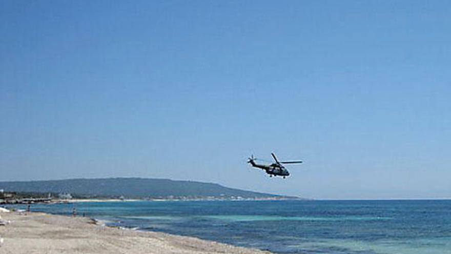 El avión C-212 que habría traslado invitados, en el aeropuerto de Eivissa a las 18.41 horas el domingo 23.