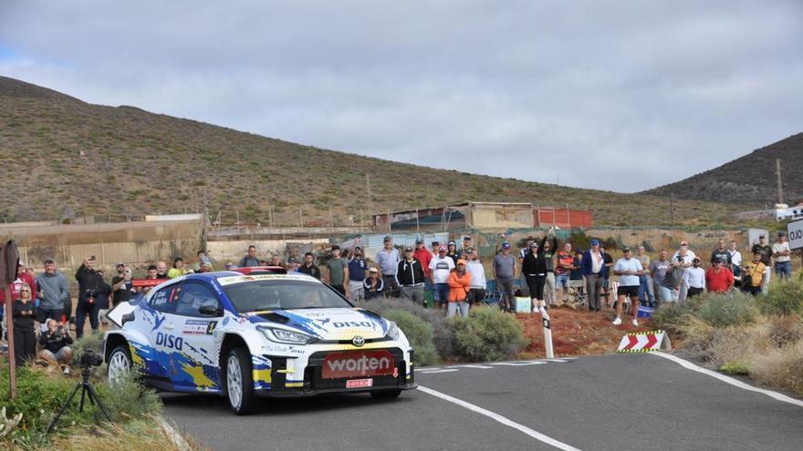 Enrique Cruz asalta el liderato del Regional al ganar el Rally Ciudad de Telde