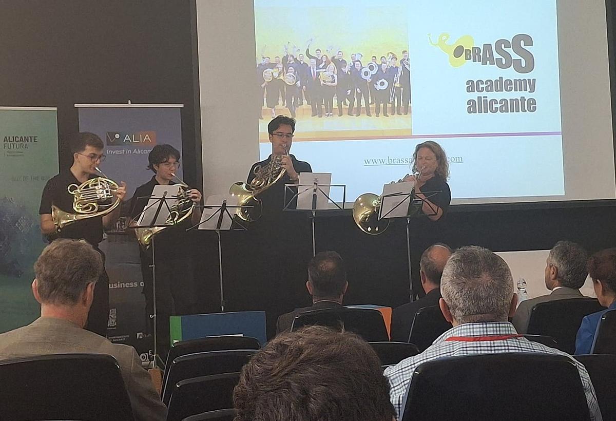La Brass Academy ha realizado una breve actuación.
