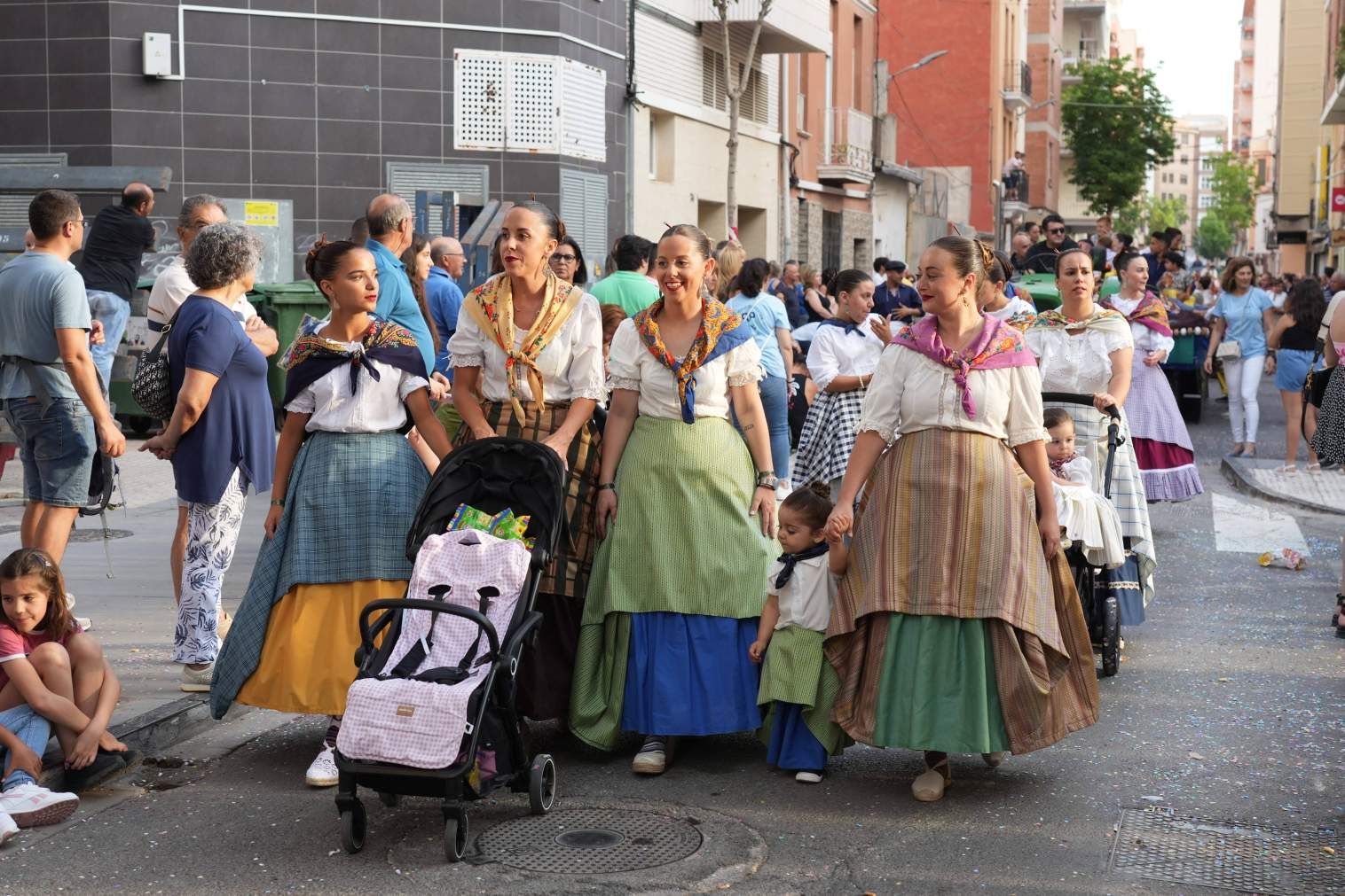 El Grau da inicio a las fiestas de Sant Pere con pólvora, bous y música