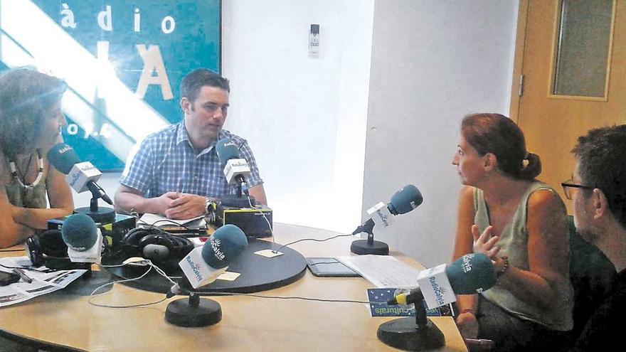 El plató de la emisora municipal Ràdio Calvià, cuya sede se encuentra en Santa Ponça.