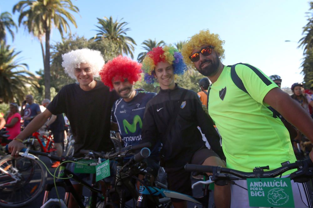 Miles de malagueños participan en la actividad de la Semana Europea de la Movilidad, tomando la salida en el Paseo del Parque