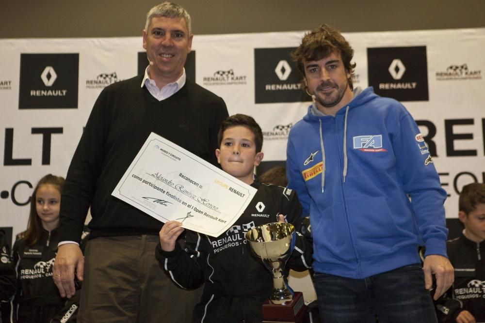 Fernando Alonso entrega los premios Reanult Kart