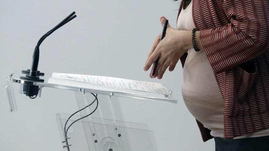 Irene Montero, portavoz de Unidos Podemos, durante una rueda de prensa, ayer. // Efe