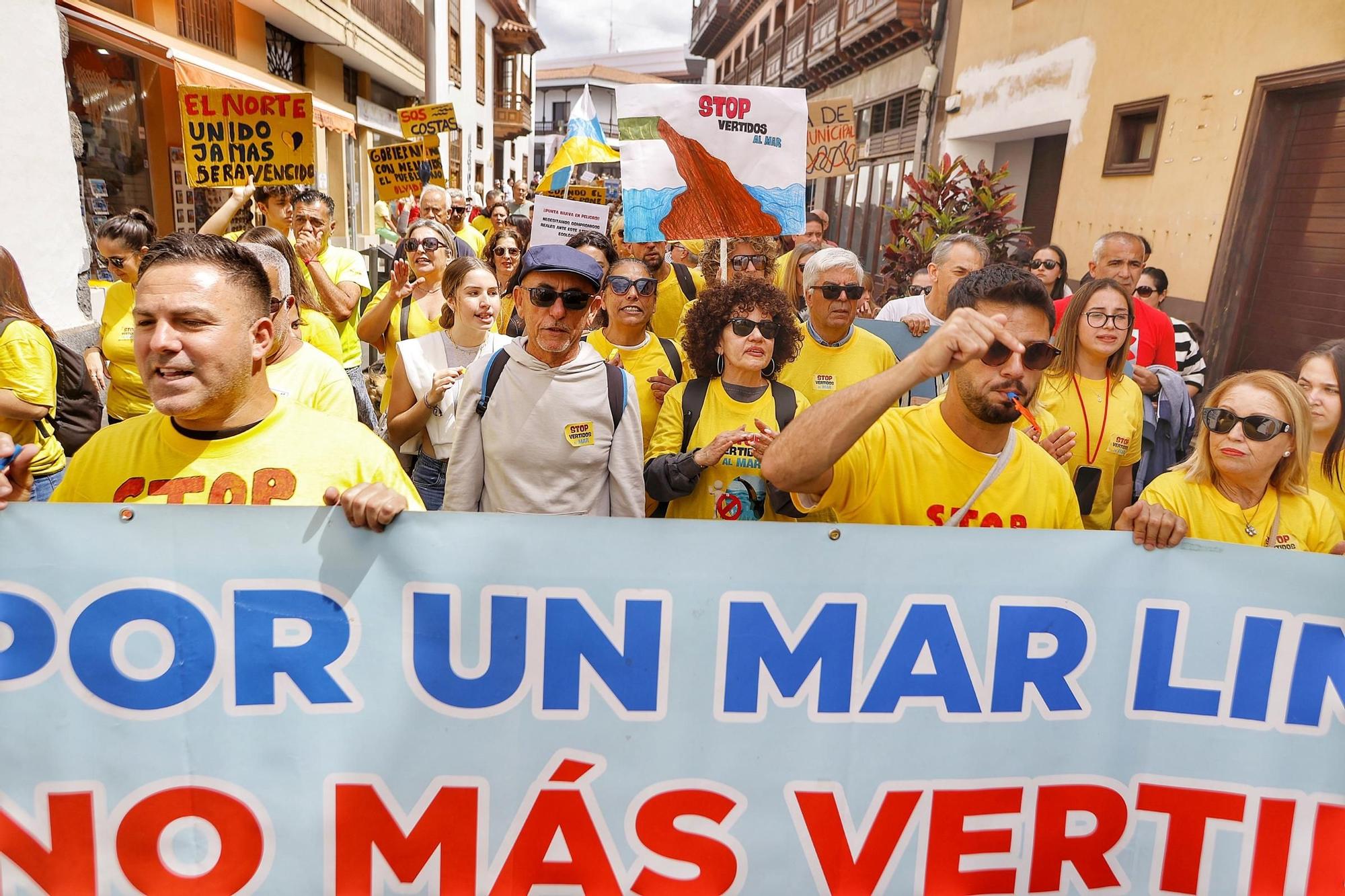 Manifestación en contra del cierre de Playa Jardín