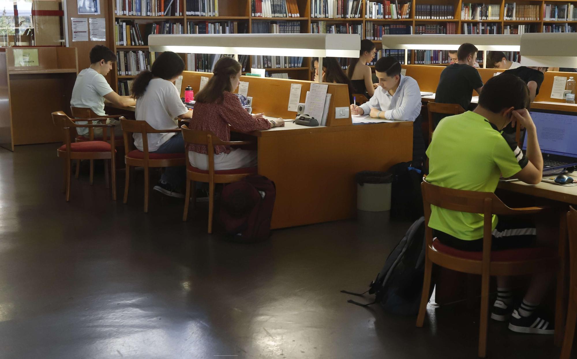 Aforo completo en las bibliotecas aragonesas en las últimas horas antes de la Evau