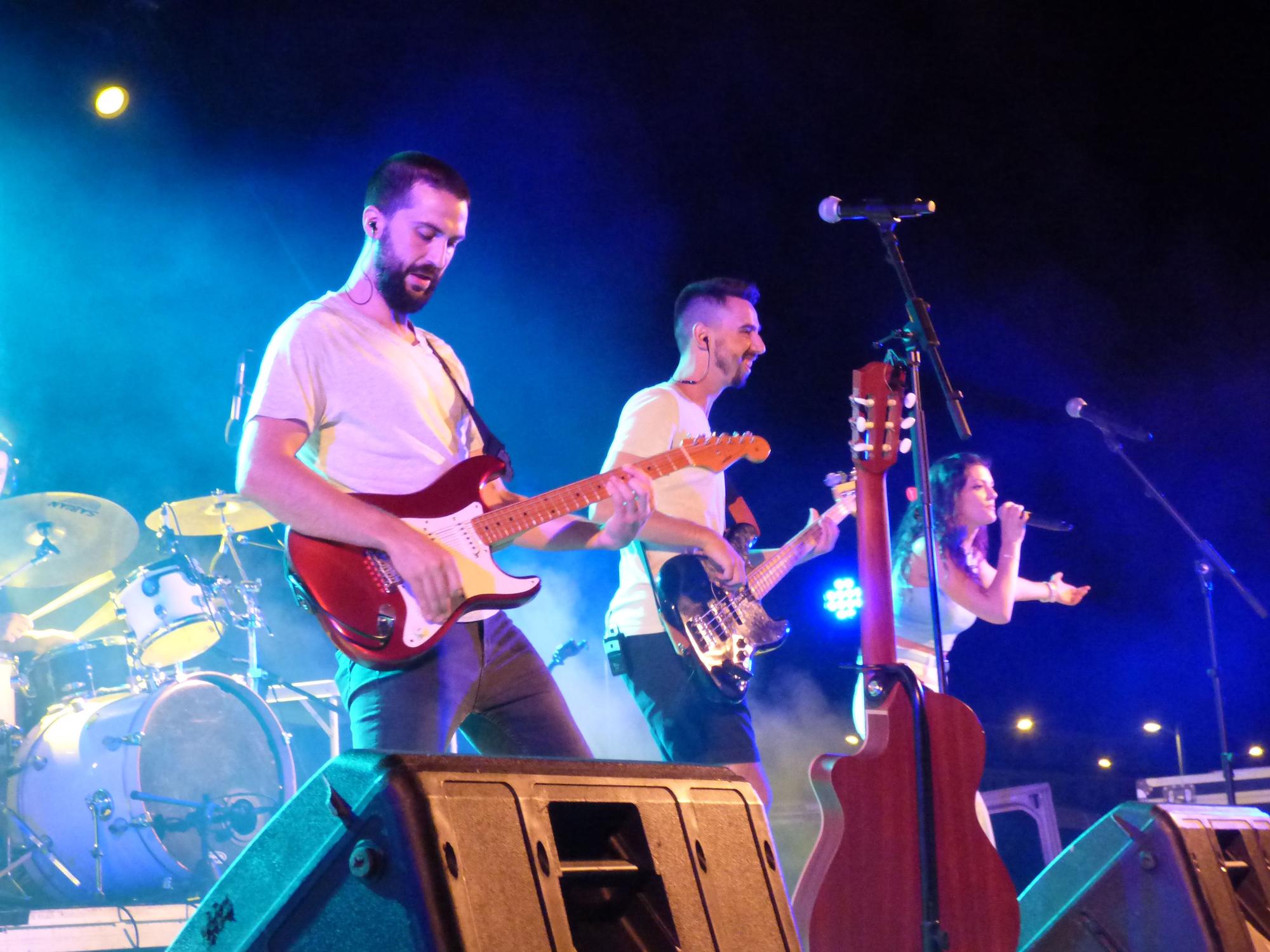 Suu i Somboits animen el final de festa de Sant Joan a Empuriabrava