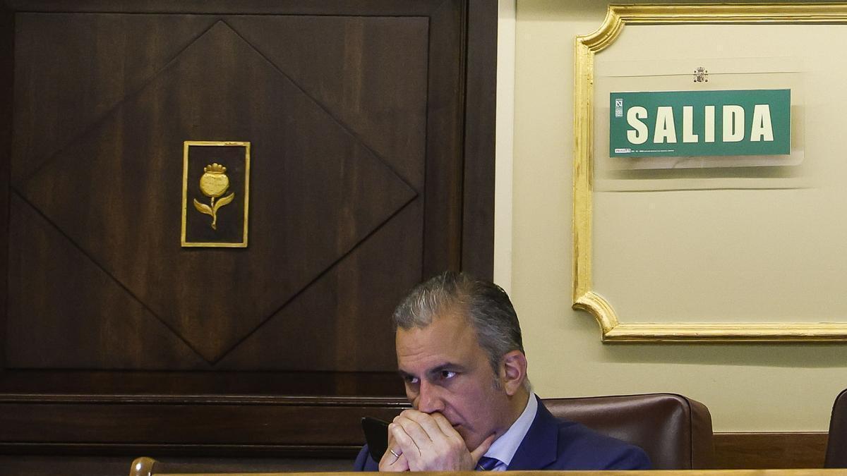 Ortega Smith deja el grupo de Vox en el Congreso, pero mantiene su acta como diputado