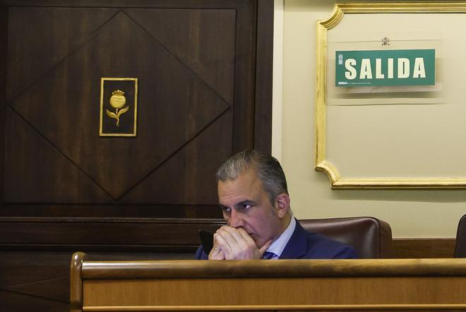 Ortega Smith deja el grupo de Vox en el Congreso, pero mantiene su acta como diputado