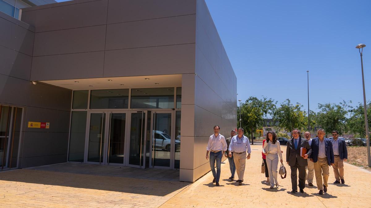 Miembros de Vox a su llegada a los juzgados de Badajoz.