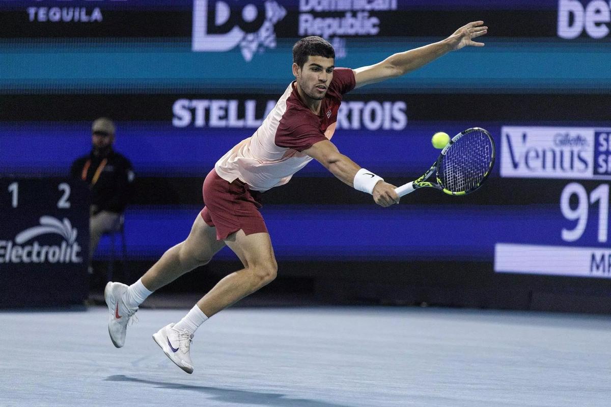 Carlos Alcaraz, durante el partido ante David Goffin en el Masters 1000 de Miami