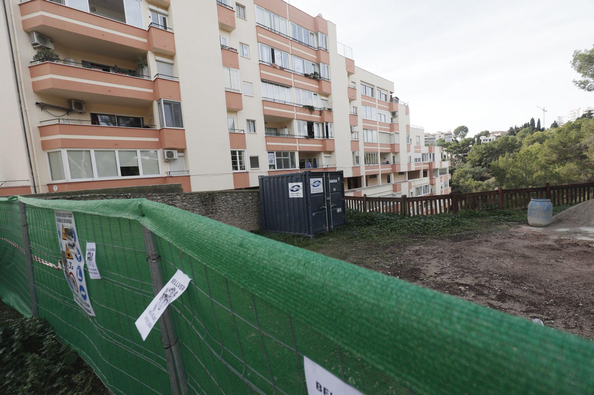 Más de 130 personas participan en la caminata contra el parque de aventuras en Bellver