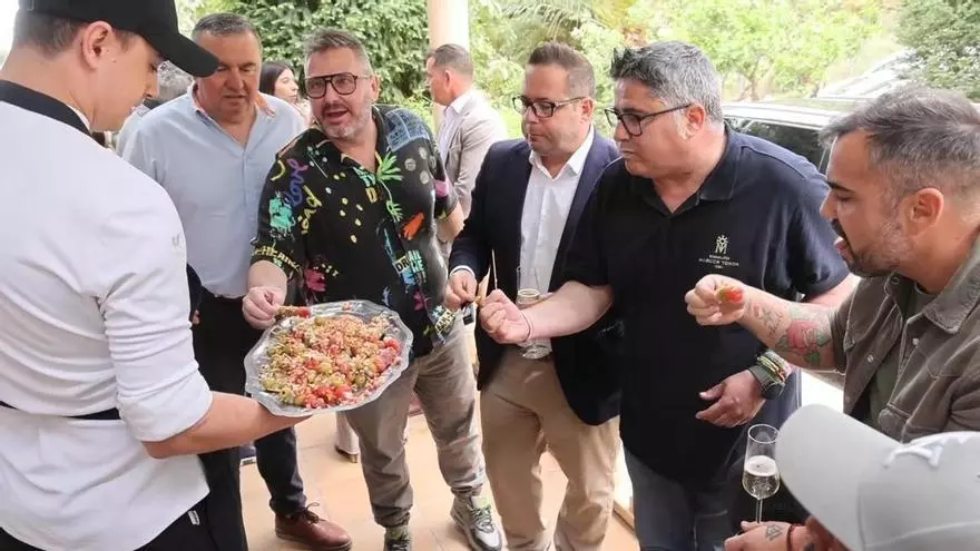 El arroz meloso de pato con nísperos de Callosa y piñones protagoniza el cierre de Menjars de la Terra en las Marinas en Ca’Vins amb Brases de la Nucía