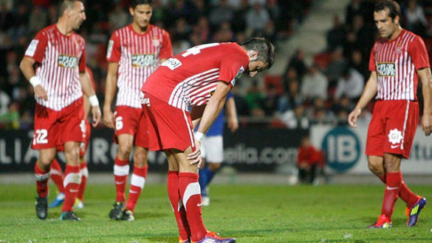 Richy en primer pla, es mostra abatut durant el Girona-Cartagena.