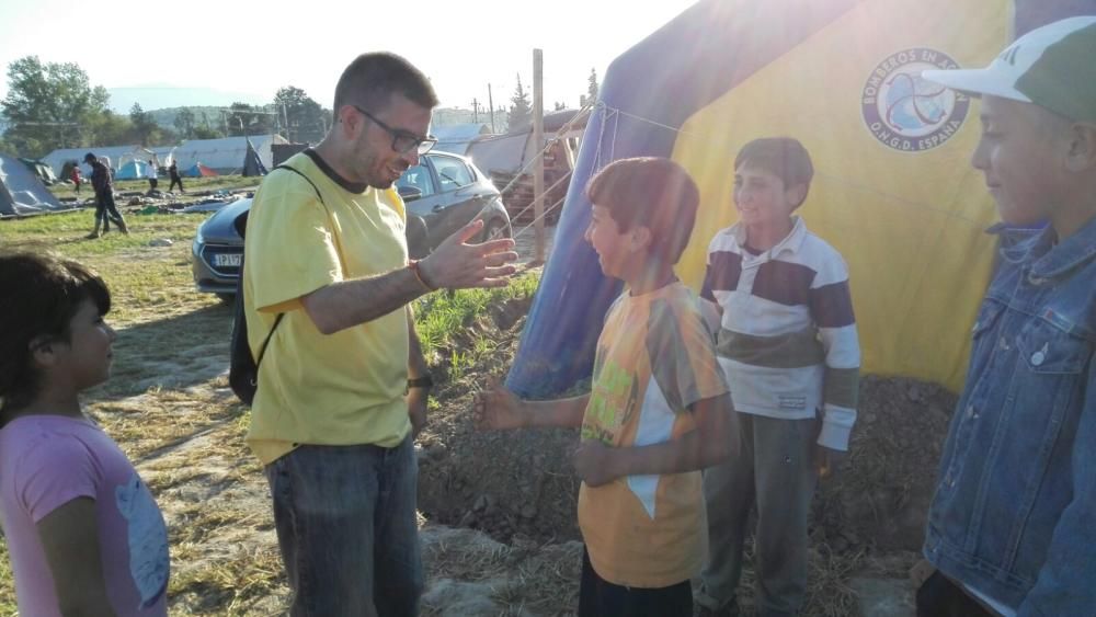 Los dos hombres narran su experiencia en el campo de refugiados griego