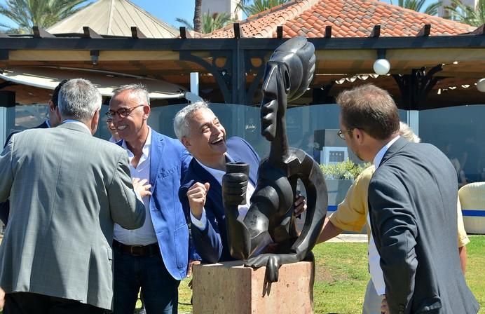 MONUMENTO BARES JAIME URRUTIA MELONERAS COCA COLA